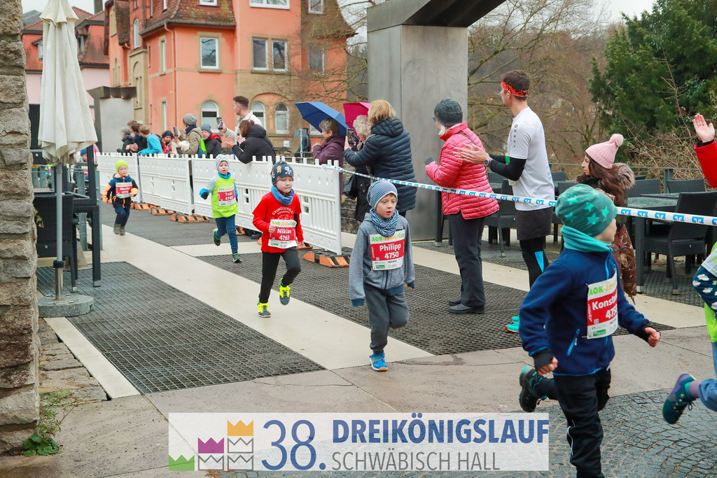 400m AOK Junior Cup | 3 Koenigslauf 2024 400m AOK Junior Cup - Realisiert mit Pictrs.com