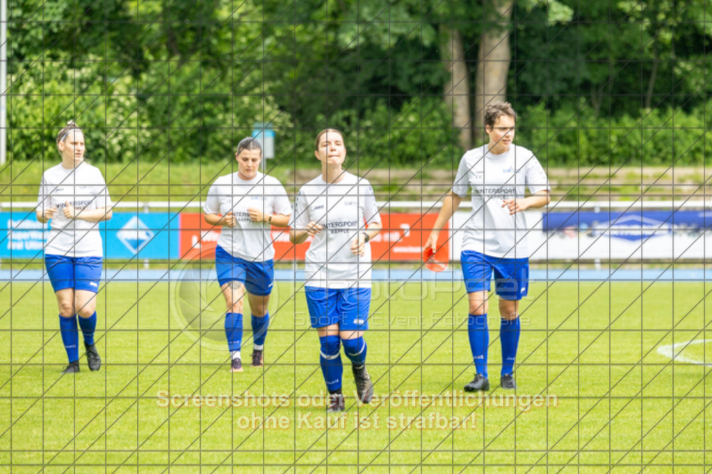 20250529_122436_0088 | #,  SGM Wendlingen-Ötlingen II (blau) vs. 1.FC Donzdorf II (schwarz), Fussball, Frauen-Bezirkspokal Finale Saison 2024/2025, Rasenplatz VfL Stadion Kirchheim, Jesinger Straße 105, 73230 Kirchheim, 29.05.2025 - 13:00 Uhr,Foto: PhotoPeet-Sportfotografie/Peter Harich