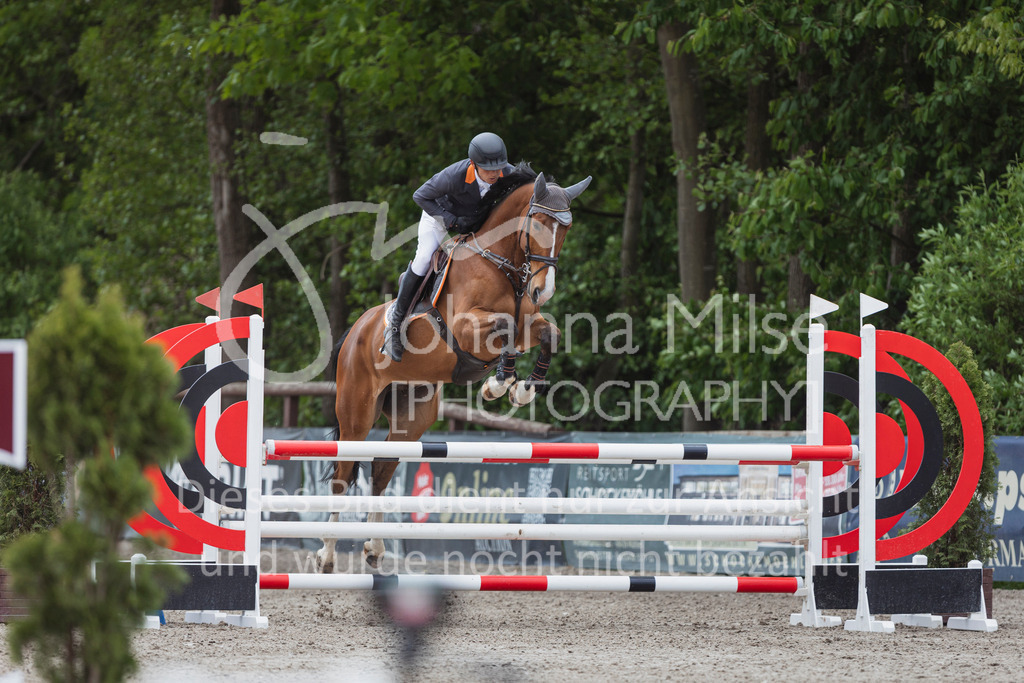 250506_Mühlen_SprPf-L1-371 | Deine schönsten Turniermomente als professionelle Fotos! Entdecke hochwertige Pferdesport-Fotografie im Online-Shop. Jetzt Fotos finden & bestellen!