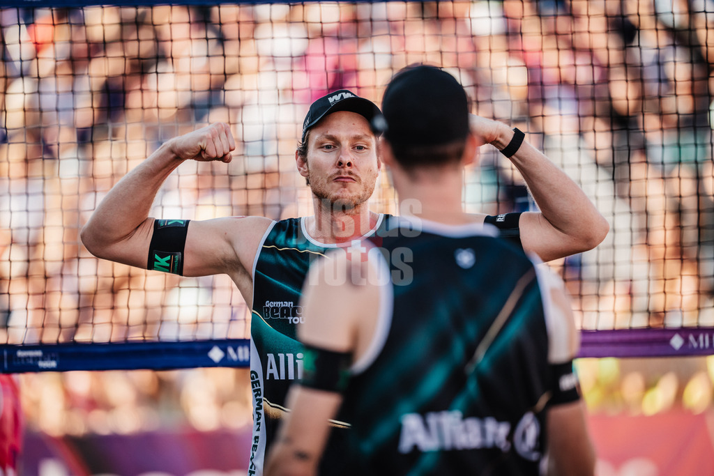 Beachvolleyball | Männer | Deutsche Meisterschaften 2025 Timmendorfer Strand | 06.09.2025 | Nils Ehlers spannt seinen Bizeps an nach einem erfolgreichem Block