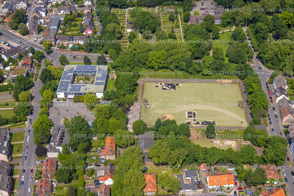 Herne220502872 | Luftbild, Sportplatz und Hans-Tilkowski-Schule, Eickel, Herne, Ruhrgebiet, Nordrhein-Westfalen, Deutschland