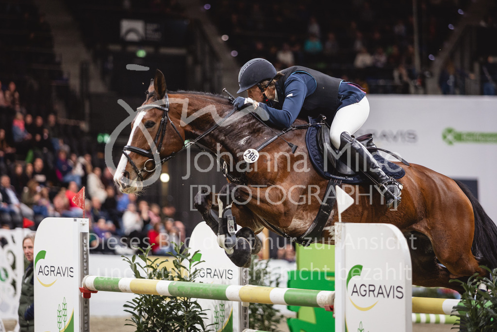 231028_Oldenburg_S1-Spr_Amateure-238 | Deine schönsten Turniermomente als professionelle Fotos! Entdecke hochwertige Pferdesport-Fotografie im Online-Shop. Jetzt Fotos finden & bestellen!