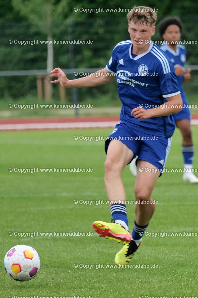 Fußball : Testspiel : SuS 09 Dinslaken - Schalke 04 U 19 am 25.07.2024 | Foto : Jochen Emde / www.kameradabei.de - Realisiert mit Pictrs.com
