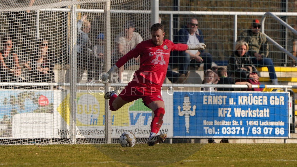 Fußball, Herren, Saison 2025/2026, Regionalliga Nordost, 24. Spieltag, FSV 63 Luckenwalde vs. 1.FC Lokomotive Leipzig, Samstag 28.02.2026, Werner-Seelenbinder-Stadion Luckenwalde, | Fußball, Herren, Saison 2025/2026, Regionalliga Nordost, 24. Spieltag, FSV 63 Luckenwalde vs. 1.FC Lokomotive Leipzig, Samstag 28.02.2026, Werner-Seelenbinder-Stadion Luckenwalde, Im Bild: Andreas Naumann (Leipzig) - Realisiert mit Pictrs.com