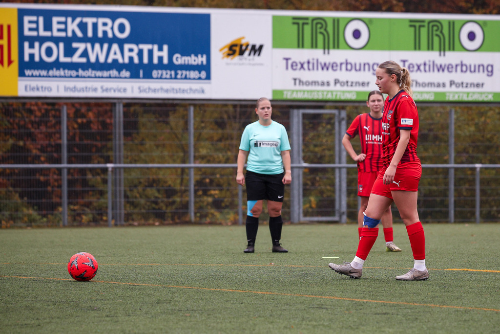 FCHWAS_251102_3276 | 1.FC Heidenheim 1846 II vs. SGM DJK-SV Wasseralfingen/Neuler, Fußball, Frauen, Bezirksliga, 2025/2026, 8. Spieltag, 02.11.2025 in Mergelstetten (Foto: Michael Bulling) - Realisiert mit Pictrs.com