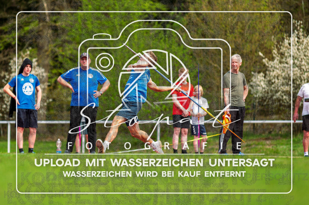 KMHK-1030 | Aaron Funck (TV Jahn Walsrode (NI)) bei den Kreismeisterschaften Leichtathletik-Wurf Heidekreis 2026 im Boehmewaldstadion, Soltau (Simon Paul Stopat) - Realisiert mit Pictrs.com