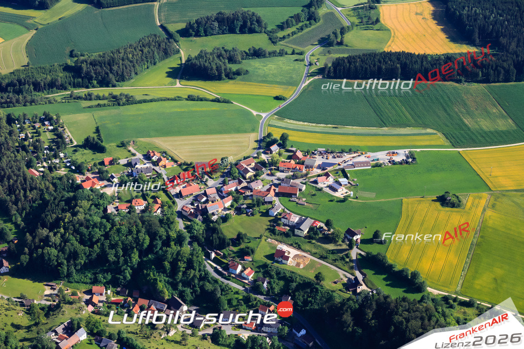 Die Luftaufnahme Kleinziegenfeld - Weismain wurde vom UL-Flugzeug (keine Drohne) aus fotografiert.Hohe Druck- Auflösung-die Geschenkidee!