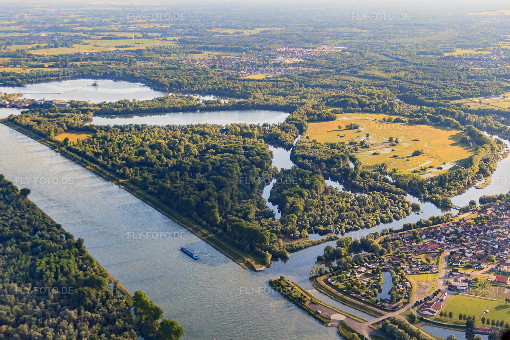 Luftbild: Réserve naturelle nationale du delta de la Sauer am Rheinufer in Munchhausen im Bundesland Bas-Rhin in Frankreich. – Foto: IMG_57974.jpg vom 16.06.2013 durch Werner Riehm/FLY-FOTO.de – Auflösung des Originals: 4484 x 2990 px