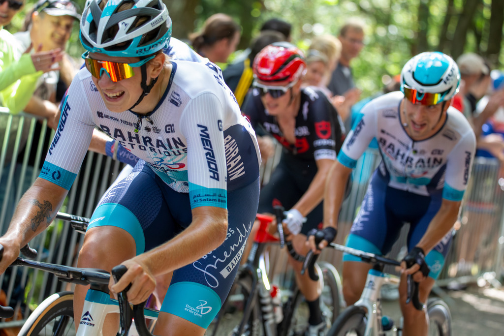 Lidl Deutschland Tour 2024 (Radsport), 4. Etappe und letzte Etappe Von Annweiler am Trifels nach Saarbrücken (182,7 KM). Bild: Ankunft an der Kalmit, dem höchsten Berg im Pfälzerwald | Lidl Deutschland Tour 2024 (Radsport), 4. Etappe und letzte Etappe Von Annweiler am Trifels nach Saarbrücken (182,7 KM). Bild: Ankunft an der Kalmit, dem höchsten Berg im Pfälzerwald - Realisiert mit Pictrs.com