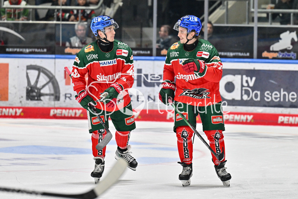 Augsburger Panther - Löwen Frankfurt | im Bild Moritz ELIAS (Augsburger Panther #46) und Florian ELIAS (Augsburger Panther #67) / Brueder / DEL: Augsburger Panther - Löwen Frankfurt, Curt Frenzel Stadiom am 11.10.2024