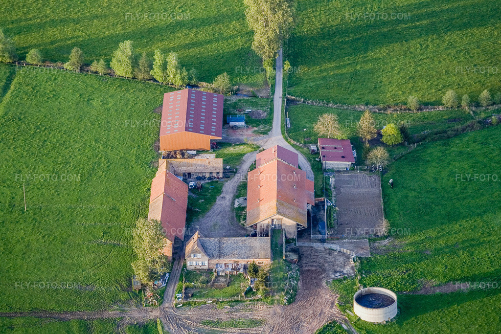 Aerial view: EARL Ferme Murbruch in Mertzwiller in the state Bas-Rhin, France. – Photo: IMG_10705.jpg taken on 05/04/2008 by Werner Riehm/FLY-FOTO.com – Resolution of the original: 3456 x 2304 px