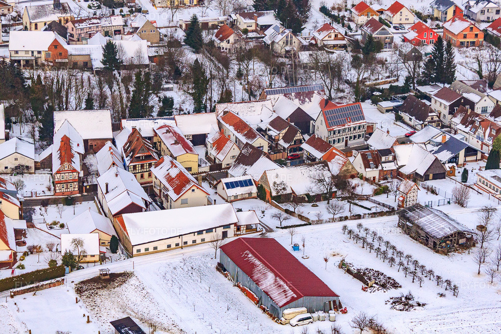 Luftbild: Hauptstraße im Winter im Schnee in Dierbach im Bundesland Rheinland-Pfalz in Deutschland. Foto: IMG_23674.jpg vom 16.01.2010 durch Werner Riehm/FLY-FOTO.de