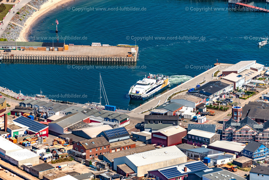 Helgoland_Hafen_Katamaran_Adler_Jet_Adler_Schiffe_ELS_7895130822 | HELGOLAND 13.08.2022 Passagier- und Fahrgastschiff " Adler Jet " Katamaran in Helgoland im Bundesland Schleswig-Holstein, Deutschland. Weiterführende Informationen bei: Adler-Schiffe GmbH & Co. KG. // Passenger ship " Adler Jet " in Helgoland in the state Schleswig-Holstein, Germany. Further information at: Adler-Schiffe GmbH & Co. KG. Foto: Martin Elsen