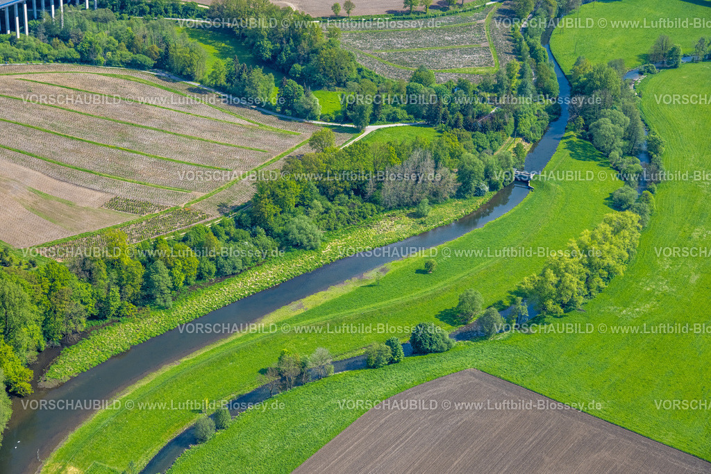 Bestwig240502825 | Luftbild, Fluss Luchtmücke mit kleinem Wehr und Fluss Ruhr Renaturierung, Naturpark Arnsberger Wald, Velmede, Bestwig, Sauerland, Nordrhein-Westfalen, Deutschland