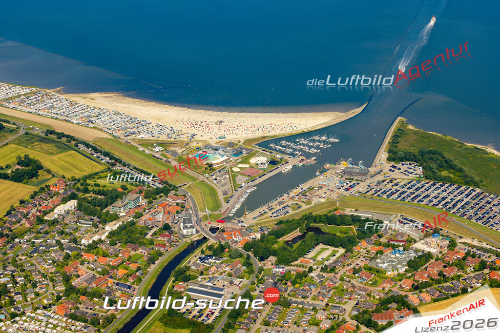 Aktuelles Luftbild von Bensersiel Esens - Die Luftaufnahme wurde 2022 mittels UL-Flugzeug erstellt ( keine Drohne ) - hochauflösende Kamera-Systeme von  Canon -Beste Qualität - Für grossformatige Ausdrucke geeignet. Die Geschenkidee !
