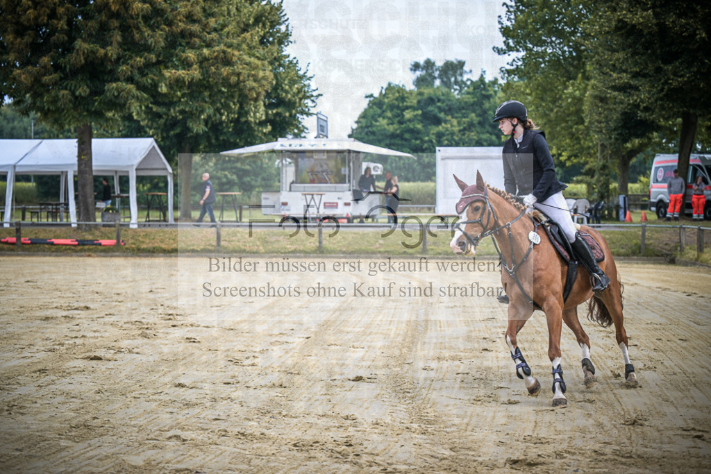 DOS_9892 | Entdecke hochwertige Reitturnierfotos von Foto Oger. Professionell, emotional und authentisch – jetzt Lieblingsmomente im Shop bestellen.Deutschlandweite Turnierfotografie. - Realisiert mit Pictrs.com