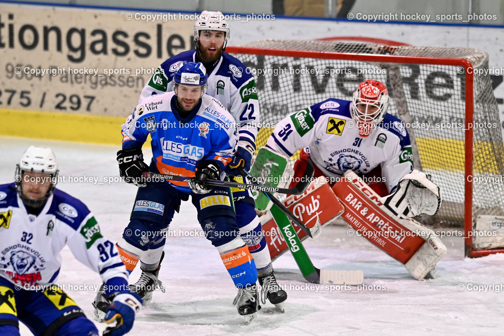 ESC SPARKASSE STEINDORF vs. UECR Huben  | #57 Wilfan Franz ESC Steindorf, #22 Waldner Elias UECR EISBÄREN HUBEN, #31 Sicher Michael UECR EISBÄREN HUBEN, ESC SPARKASSE STEINDORF vs. UECR Huben , ESC SPARKASSE STEINDORF vs. UECR Huben  am 06.02.2026 in Steindorf (Ossiachersee Halle), Austria, (Photo by Bernd Stefan)