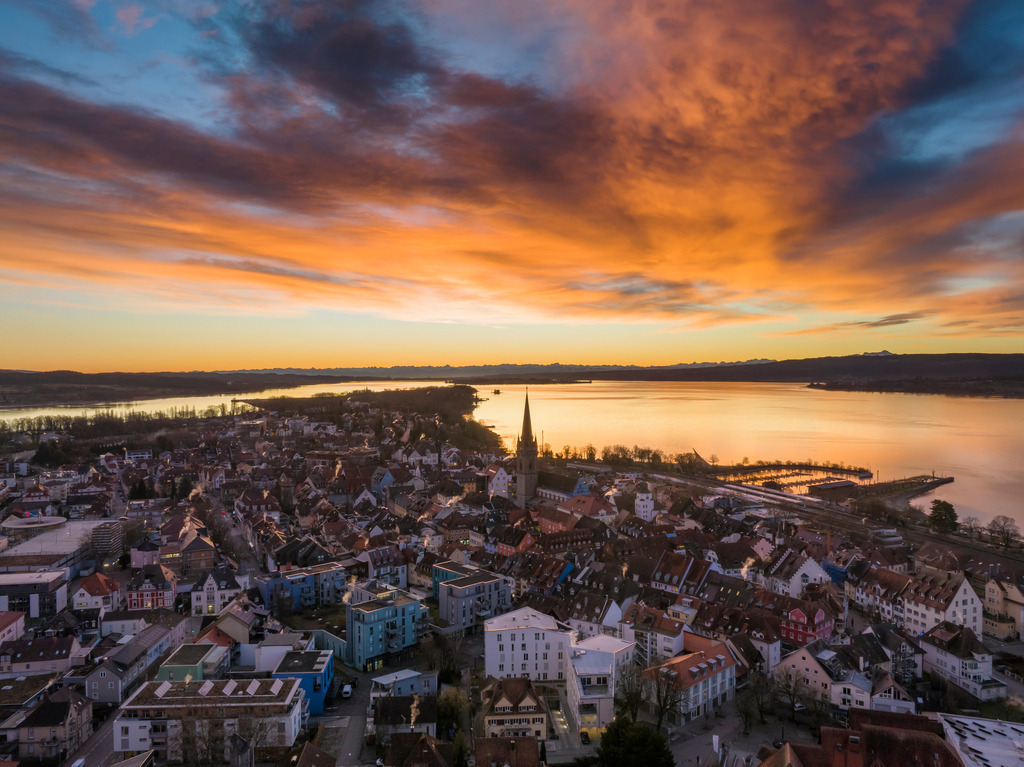 Radolfzellbilder_00324 | Die Stadt Radolfzell vor Sonnenaufgang - Realisiert mit Pictrs.com