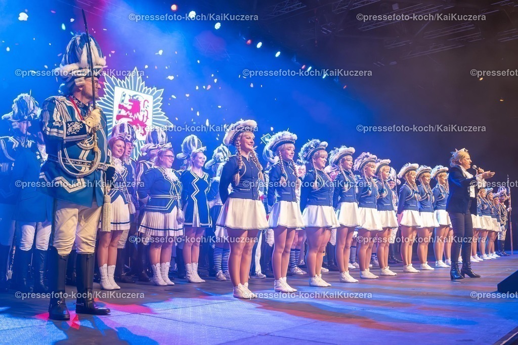 KKU25012501010 | 25.01.2025, xkkux, Düsseldorf, Karnevalsveranstaltung - Die Lachende in der Mitsubishi Electric HALLE. Auftritt der Prinzengarde der Stadt Düsseldorf "Blau-Weiss"