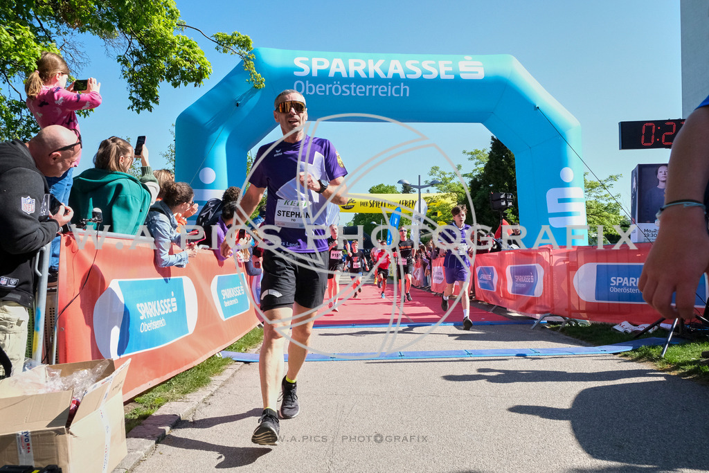 ..... | LINZ,AUSTRIA,27.April 24, Int. 3 Brückenlauf Linz  , Image shows: Photo: WAPICS / Michael ring