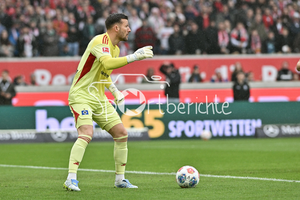 VfB Stuttgart - Hamburger SV | STUTTGART, GERMANY - 12. APRIL: with Ball Daniel HEUER FERNANDES (Hamburger SV 1) during the Bundesliga Match between VfB Stuttgart vs. Hamburger SV on Matchday 29 at MHP Arena / DFL REGULATIONS PROHIBIT ANY USE OF PHOTOGRAPHS AS IMAGE SEQUENCES AND/OR QUASI-VIDEO
