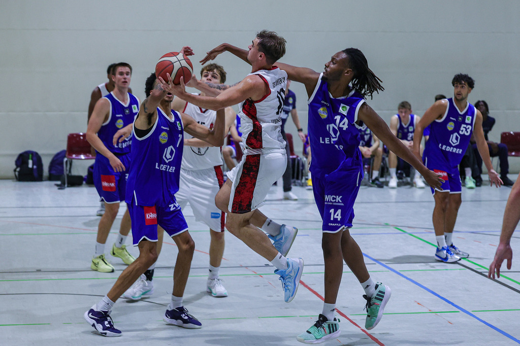 Regio Test BAYER GIANTS vs EN Baskets Schwelm-90 | Fotos von Basketballspielen aus dem Raum NRW fotografiert von Gero Mueller-Laschet und Daniel Schaefer - Realisiert mit Pictrs.com