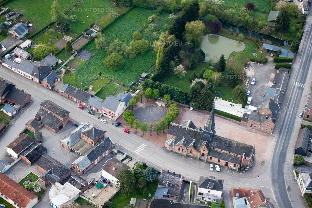 Vue aérienne: Vue de la ville à Étréaupont dans le département Aisne, France. Photo: IMG_39941.jpg prise le 17/04/2011 par Werner Riehm/FLY-FOTO.eu – Résolution de l'original: 4752 x 3168 px