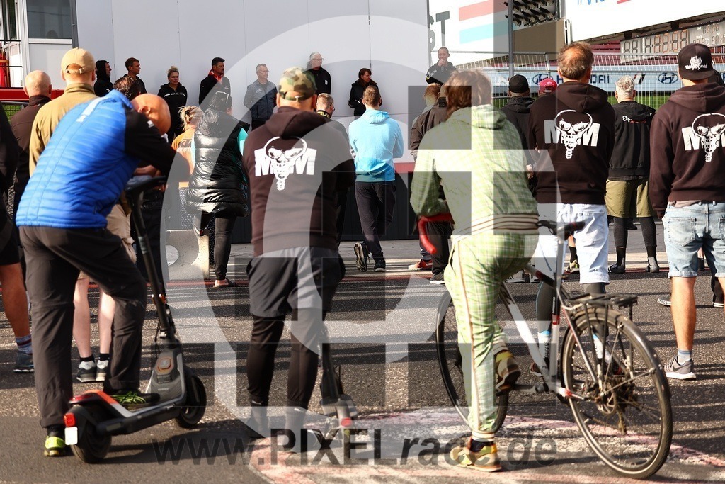 social-20250822_00076 | Schöne Erinnerungen an spannende Momente - das festzuhalten ist unser Job. PIXELrace.de ist seit 2003 auf den Rennstrecken Europas unterwegs um die Action draußen beim Fahren und die wunderbare Stimmung imm Fahrerlager für euch einzufangen.