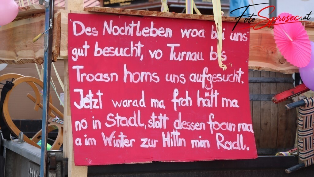 fasching-mariazell2025 (48) | Mit meiner Kamera halte ich besondere Augenblicke, faszinierende Landschaften und interessante Details fest. Dabei entstehen ganz unterschiedliche Aufnahmen – von stimmungsvollen Landschaftsfotografien und beeindruckenden Drohnenaufnahmen über Pressefotos - Realisiert mit Pictrs.com