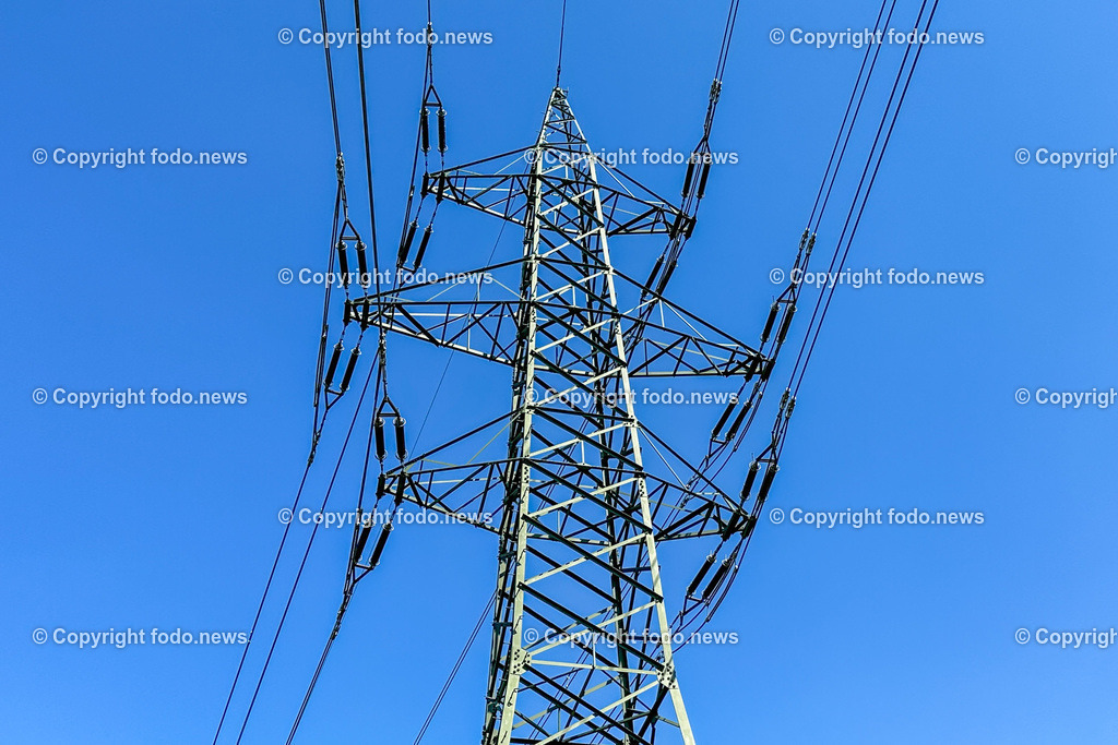 Strommast_ Stromleitung_ Stromleitungen_ Strom_ Stromausfall_ 07.04.2023-3 | 07.04.2023, Linz, AUT, Strom, im Bild Themenbild, Strommast, Stromleitung, Stromleitungen, Strom, Stromausfall, Hochspannung, Black Out, Power, Energy, Symbolbild, Feature