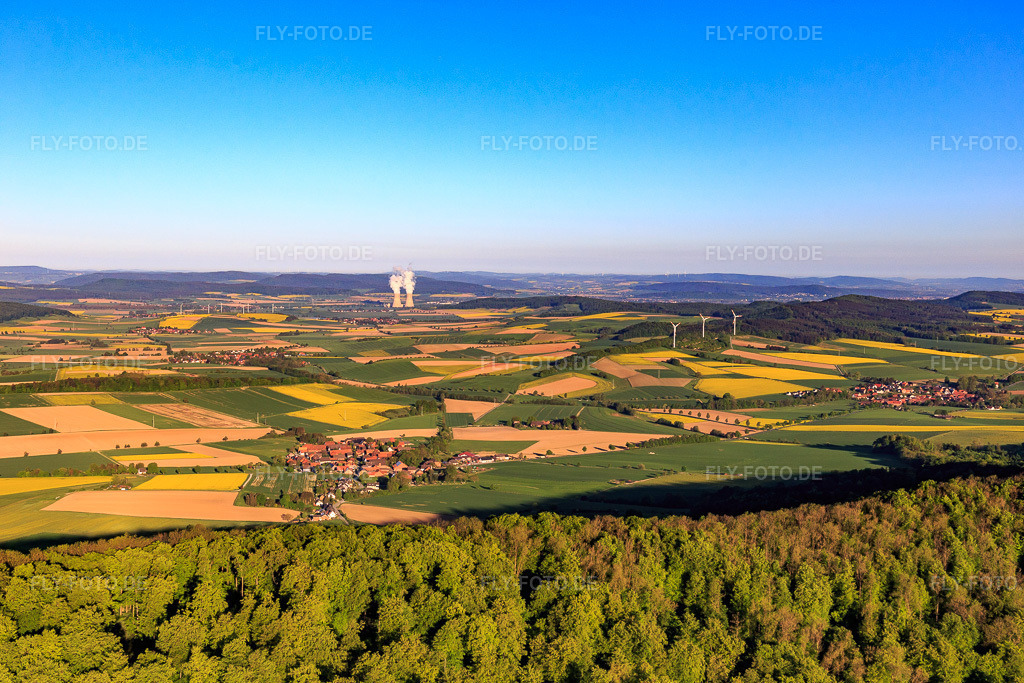 Luftbild: Blick von Bremke aus auf das KKW Grohnde im Ortsteil Grohnde in Emmerthal im Bundesland Niedersachsen in Deutschland. Foto: IMG_107151.jpg vom 05.05.2018 durch Werner Riehm/FLY-FOTO.de