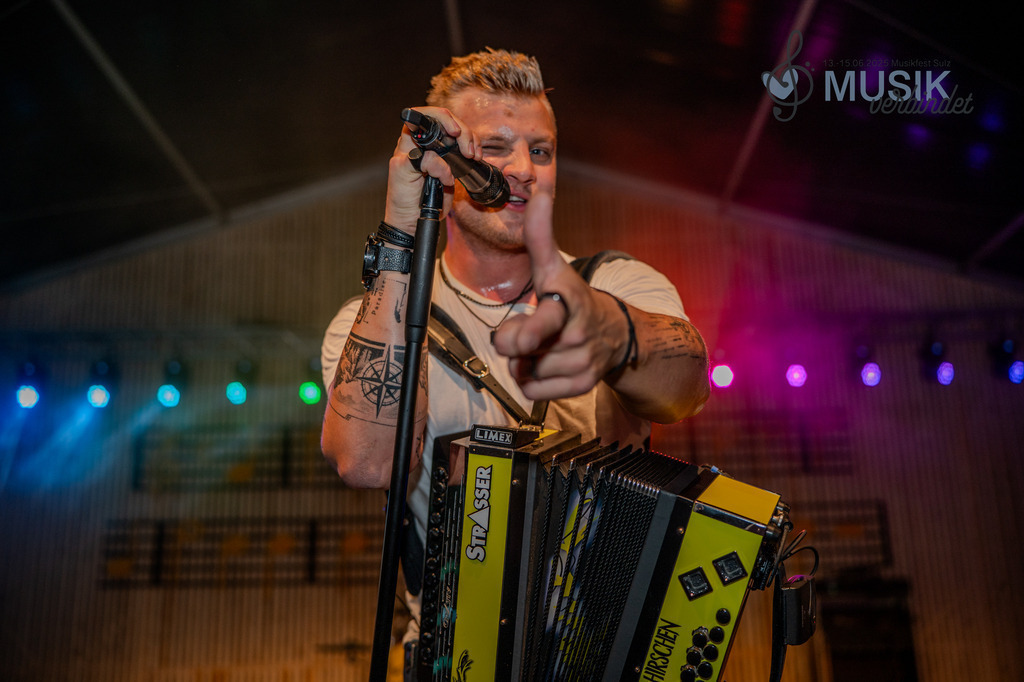 DSC_3748 | "Fussifoto.com – Ihr Ansprechpartner für hochwertige Fotografie! Entdecken Sie kreative Bilder und professionelle Dienstleistungen. Kontaktieren Sie uns für Ihre Projekte!"