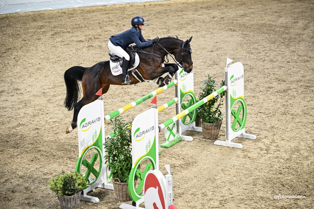 311025-14-102 | Foto Mhisen Pferdefotografie#, Reitturnier Frankfurt#  #Dressur und Springen
#Profi Pferdefotograf Reitturnier Fotograf 
#Sport Horses Photographer 
#equestrain photographer - Realisiert mit Pictrs.com