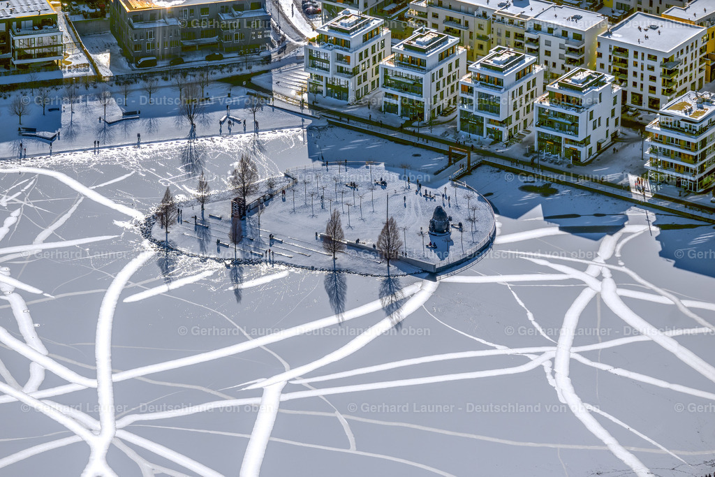 4043839 | DORTMUND 13.02.2021 Winterlich schneebedeckte Kulturinsel auf dem " Phoenix See " im Ortsteil Hörde in Dortmund im Ruhrgebiet im Bundesland Nordrhein-Westfalen, Deutschland. Weiterführende Informationen bei: DSW21 Dortmunder Stadtwerke AG. // Wintry snowy lake Island on the Plateau on " Phoenix See " in the district Hoerde in Dortmund at Ruhrgebiet in the state North Rhine-Westphalia, Germany. Further information at: DSW21 Dortmunder Stadtwerke AG. Foto: Gerhard Launer