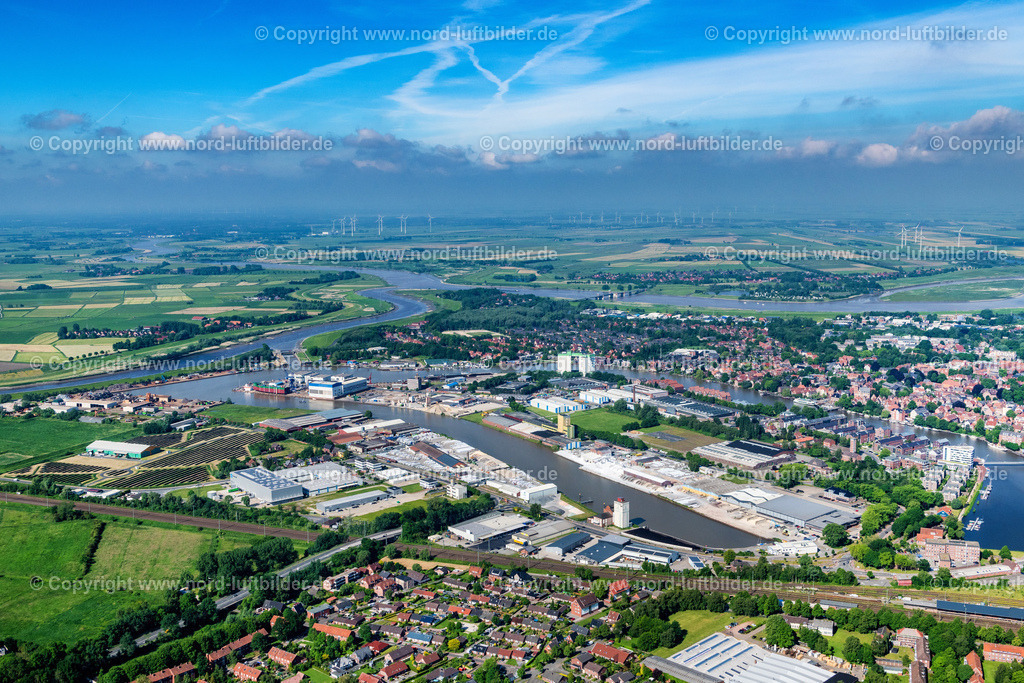 Leer_ELS_7460110621 | LEER (OSTFRIESLAND) 11.06.2021 Hafenanlagen am Ufer des Fluß- Verlaufes der Leda und Ems in Leer (Ostfriesland) im Bundesland Niedersachsen, Deutschland. // Port facilities on the banks of the river course of the Leda and Ems in Leer (Ostfriesland) in the state Lower Saxony, Germany. Foto: Martin Elsen