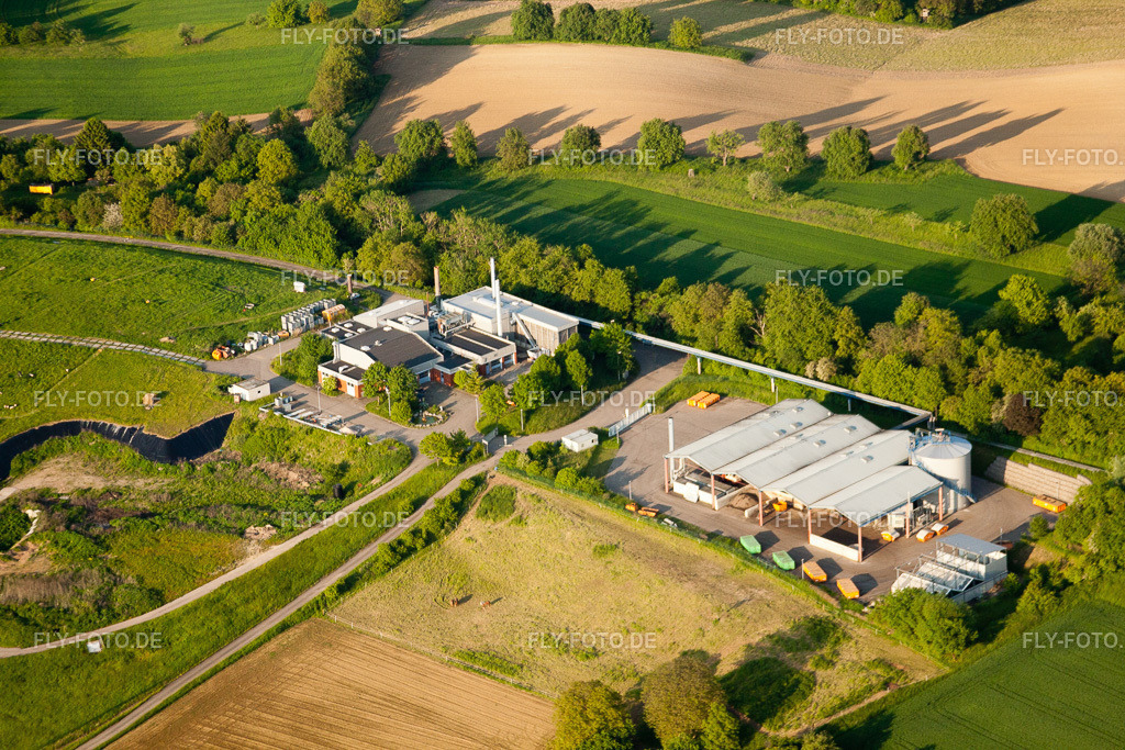 Gelände der aufgeschütteten Mülldeponie Karlsruhe Durlach | Luftbild: Gelände der aufgeschütteten Mülldeponie Karlsruhe Durlach im Ortsteil Durlach in Karlsruhe im Bundesland Baden-Württemberg in Deutschland. Foto: IMG_27478.jpg vom 23.05.2010 durch Werner Riehm/FLY-FOTO.de - Realisiert mit Pictrs.com