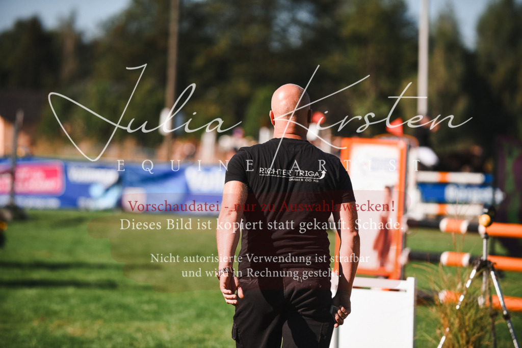 DSC_2284 | Pferde- und Turnierfotografie in Westsachsen. Pferdeportraits, Auftragszeichnungen und intuitive Kunst.