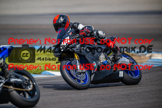 MaZZes_FotoMatrix_230410_7742 | ROT