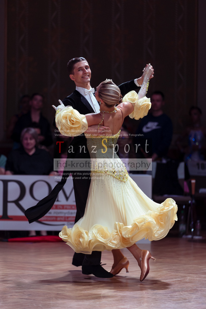20250706_WDSF_World_Open_Std-dC25-6171 | Tanzsportbilder, Standardtanz, Lateintanz, WDSF, DTV, LTVB, dancecomp, goc, hessen tanzt, blaues band der spree, walzer, tango, wiener walzer, slowfox, quickstepp, samba, rumba, cha-cha-cha, paso doble. jive, hd-kroft photography, turniertanzsport