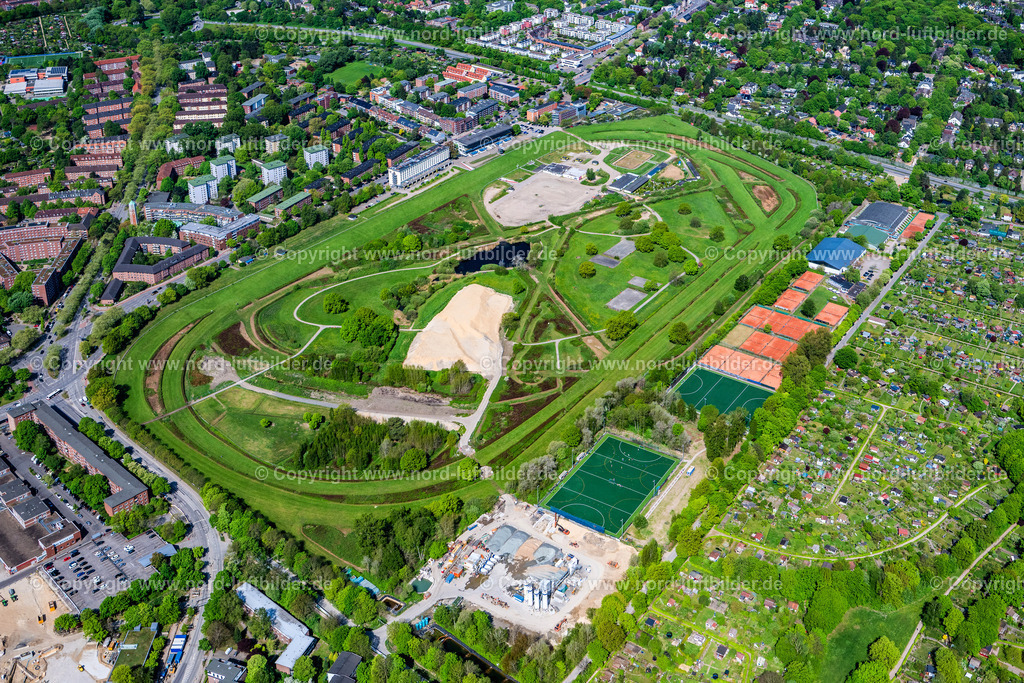 Hamburg_Horn_Galopprennbahn_Hamburghorn_ELS_3554010525 | HAMBURG 01.05.2025 Rennstrecke der Rennbahn - Trabrennbahn des Hamburger Renn-Club e.V. im Ortsteil Horn in Hamburg, Deutschland. Weiterführende Informationen bei: Hamburger Renn-Club e.V.. // Racetrack racecourse - trotting of Hamburger Renn-Club e.V. in the district Horn in Hamburg, Germany. Further information at: Hamburger Renn-Club e.V.. Foto: Martin Elsen