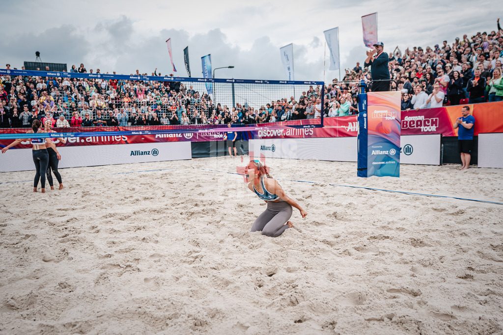 Beachvolleyball | Frauen | German Beach Tour 2024 | Tourstop Düsseldorf | 19.05.2024 | Paula Schürholz jubelt nach dem Sieg im Finale
