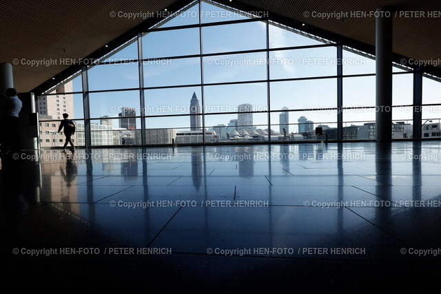 30. Prolight + Sound | 08.04.2025 Eröffnungstag Messe Frankfurt 30. Fachmesse PLS 2025 Prolight + Sound mit Aussteller aus über 30 Länder für Fachpublikum Bühne Licht Ton Musik DJ Konzerte Events Fortbildung (Foto: Peter Henrich) - Realisiert mit Pictrs.com