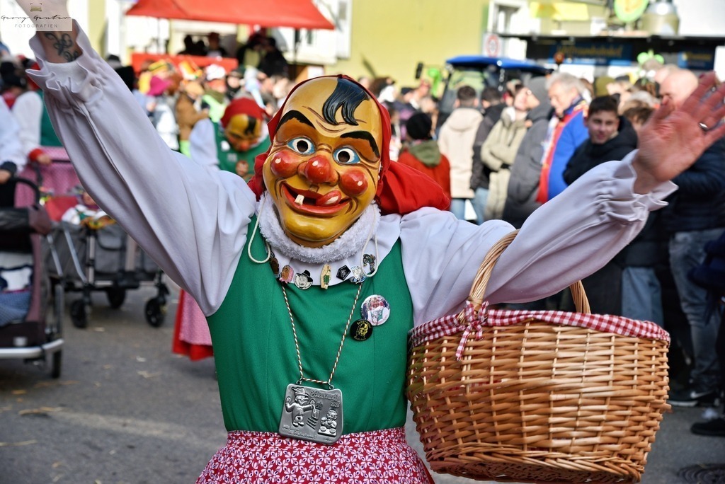 Umzug Sonn  _26-087-RA | Fotoblog Schwarzwald, Foto Blog Wiesental, Pfaffenberg, Winterzauber, Zeller Bergland, Zell im Wiesental, Fotoblog Wiesental, Landschaftsfotos, Bilder Wiesental, Natur, Naturbilder, Fastnacht, Zeller Fastnacht, Zeller Fasnacht, Zeller Bergland, Belchen, - Realisiert mit Pictrs.com