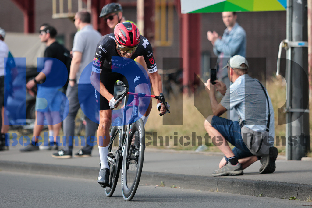 SES_DEUTOU20250820-140 | bond - Realisiert mit Pictrs.com