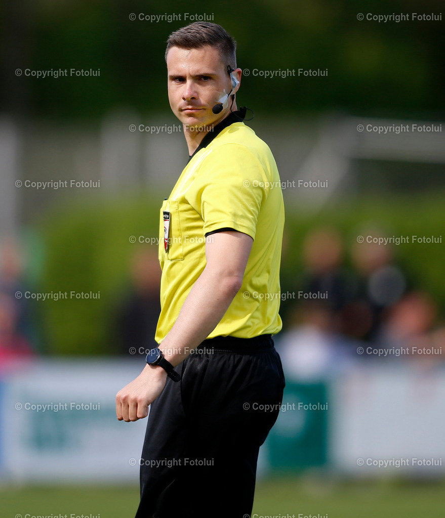 A_LUI_130523_27 | SPORT,FUSSBALL, LT1 OOE LIGA ASKOE OEDT-SV GW MICHELDORF 13.05.2023 IM BILD:  SCHIEDSRICHTER FLORIAN EIDENBERGER  FOTO:FOTOLUI