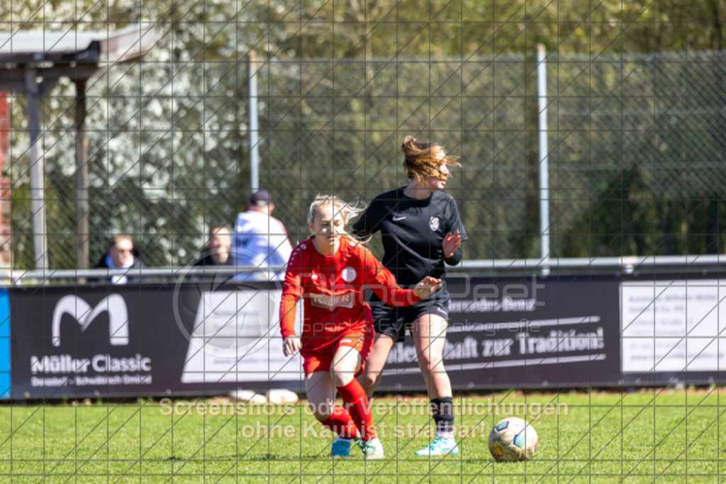 20250406_143422_0369 | Lisa Groeneveld (1.FC Donzdorf #20)1.FC Donzdorf (rot) vs. SV Jungingen (schwarz), Fussball, Frauen-Verbandsliga Württemberg, 16. Spieltag, Saison 2024/2025, Rasenplatz Lautertal Stadion, Süßener Straße 16, 73072 Donzdorf, 06.04.2025 - 13:00 Uhr,Foto: PhotoPeet-Sportfotografie/Peter Harich