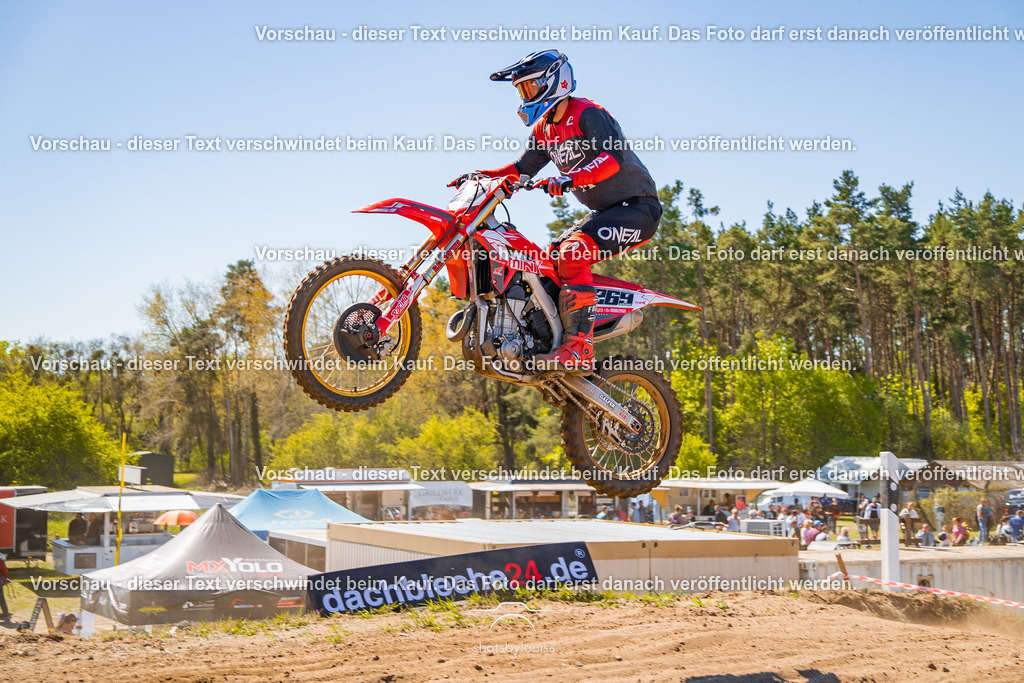 20260501_MCWriezen-2715 | Sportfotografin aus Berlin-Brandenburg mit Fokus auf Motocross. Ich halte deine sportliche Leistung und echte Emotionen auf und neben der Strecke professionell fest. Entdecke die Fotos von deinem Rennen und bestelle sie direkt hier im Shop.