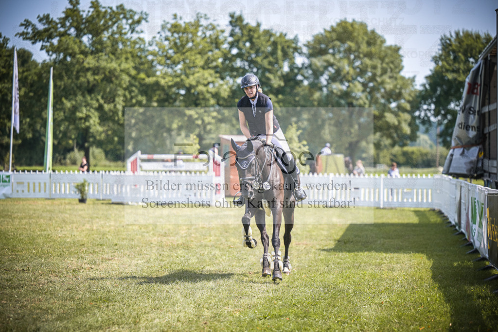 DOS_4894 | Entdecke hochwertige Reitturnierfotos von Foto Oger. Professionell, emotional und authentisch – jetzt Lieblingsmomente im Shop bestellen.Deutschlandweite Turnierfotografie. - Realisiert mit Pictrs.com