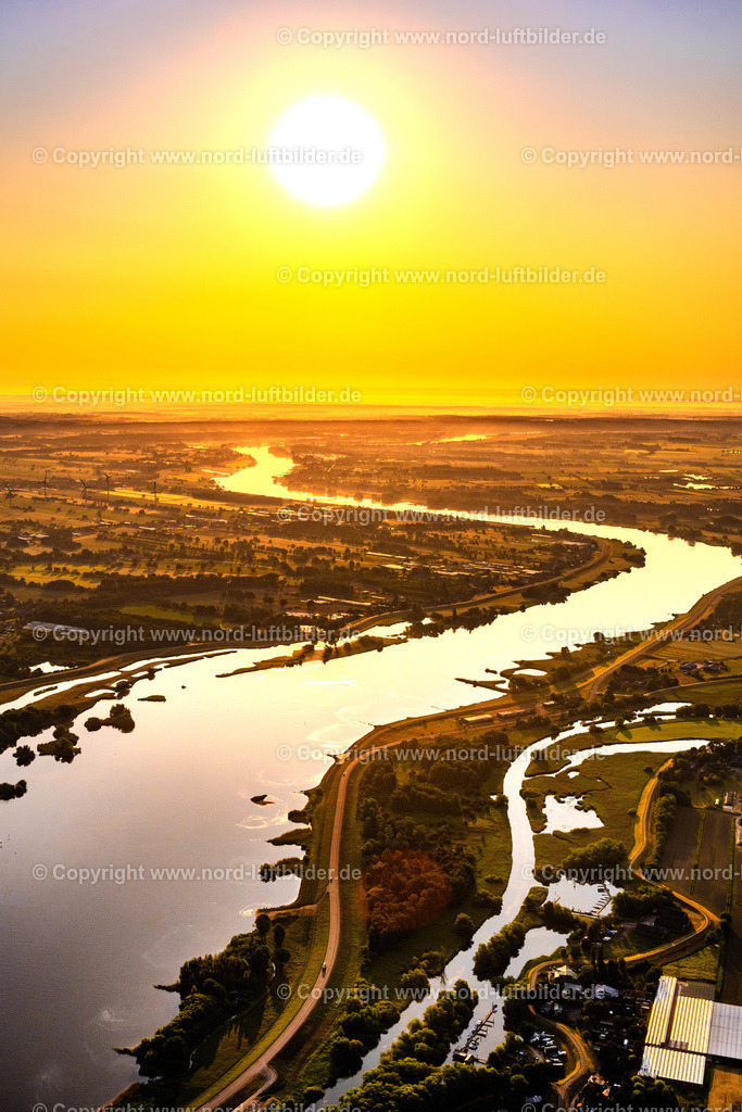Hamburg_Elbe_Krauel_Zollenspieker_Naturschutzgebiet_ELS_3210050623 | HAMBURG 05.06.2023 Stadtansicht am Ufer des Flußverlaufes der Elbe im Ortsteil Othmarschen in Hamburg, Deutschland. // City view on the river bank of the River Elbe in the district Othmarschen in Hamburg, Germany. Foto: Martin Elsen