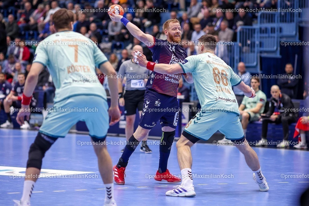 Gum11022501002 | 11.02.2025, Handball, European League - Hauptrunde Gruppe IV, VfL Gummersbach - SG Flensburg-Handewitt, Schwalbe-Arena: Jim Gottfridsson (Flensburg-Handewitt #24) gegen Stepan Zeman (GUM #66)